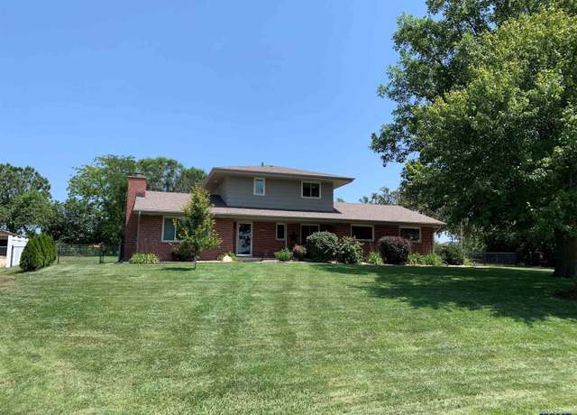 Property at 1200 Piper Way, Lincoln, NE 68527, 3 beds, 3.5 baths