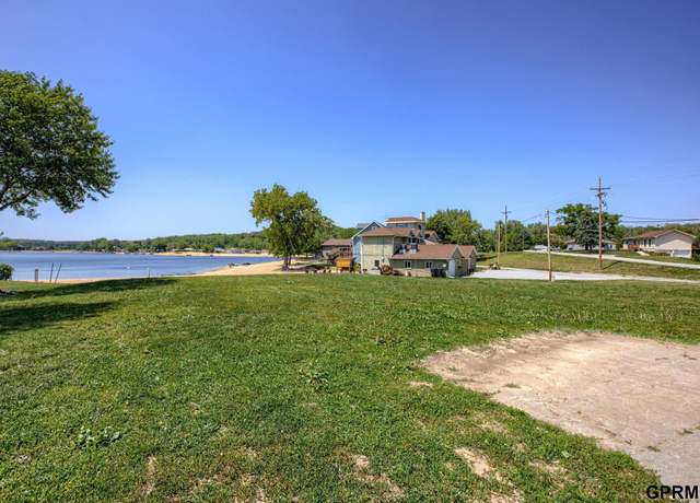 Property at 17214 Chalet Dr, Bellevue, NE 68123