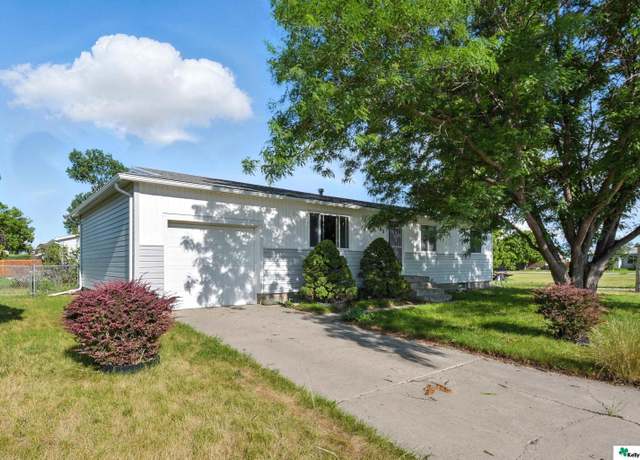 Property at 1405 E 3rd St, Alliance, NE 69301, 3 beds, 1.5 baths