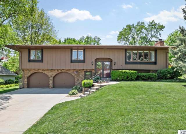 Property at 724 Leawood Dr, Omaha, NE 68154, 4 beds, 3 baths