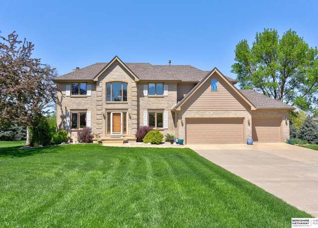 Property at 9750 Cinnamon Dr, Omaha, NE 68136, 4 beds, 3.5 baths