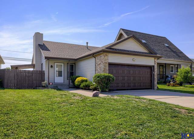 Property at 2207 SW 19th St, Lincoln, NE 68522, 2 beds, 2 baths