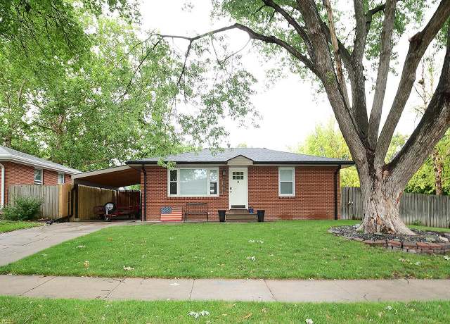 Property at 2000 N 53rd St, Lincoln, NE 68504, 3 beds, 2 baths