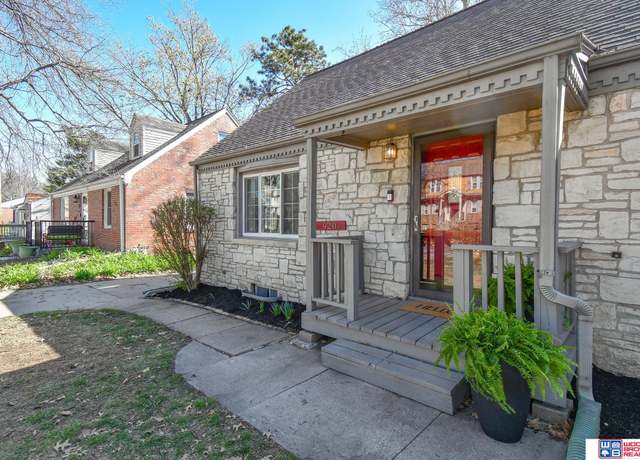 Property at 920 Clark Ave, Lincoln, NE 68510, 3 beds, 1.5 baths