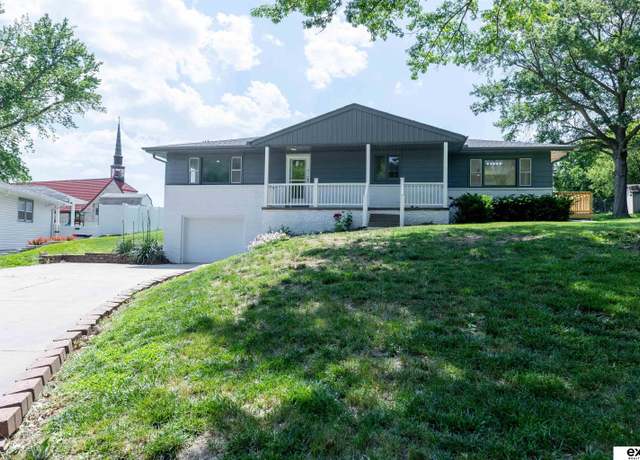 Property at 141 N Park Ln, Nebraska City, NE 68410, 3 beds, 2.5 baths