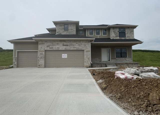 Property at 18512 Sycamore Dr, Gretna, NE 68028, 5 beds, 2.5 baths
