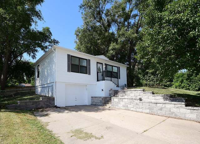 Property at 7517 Lillian Ave, La Vista, NE 68128, 2 beds, 1 bath