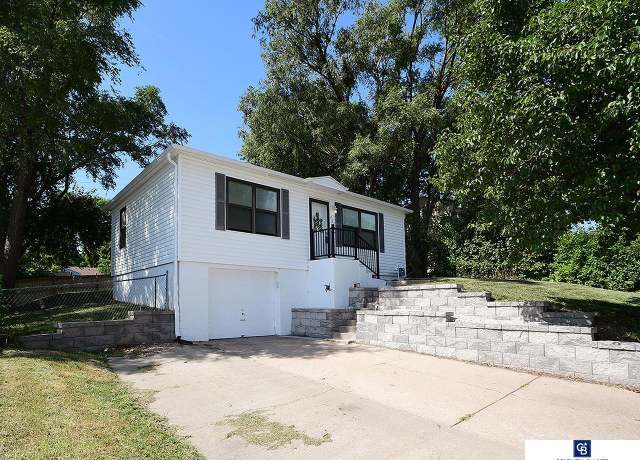 Property at 7517 Lillian Ave, La Vista, NE 68128, 2 beds, 1 bath