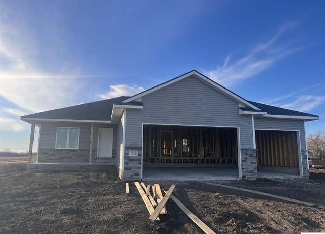 Property at 731 Pine St, Greenwood, NE 68366, 5 beds, 3 baths