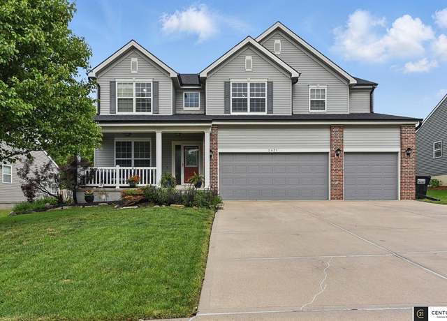 Property at 2421 Sand Hills Dr, Papillion, NE 68046, 4 beds, 3.5 baths