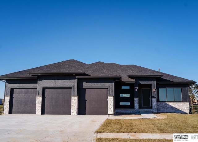 Property at 18317 Acorn Dr, Gretna, NE 68028, 6 beds, 3 baths