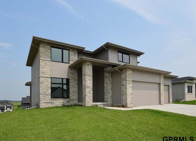 Property at 21150 Hartman Ave, Elkhorn, NE 68022, 5 beds, 4.5 baths