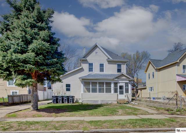 Property at 1726 S 26th St, Omaha, NE 68105, 4 beds, 2 baths