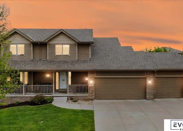 Property at 1301 Troy St, Papillion, NE 68133, 5 beds, 3.5 baths