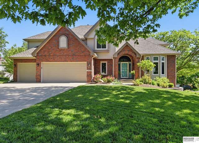 Property at 14028 Seward St, Omaha, NE 68154, 4 beds, 4.5 baths