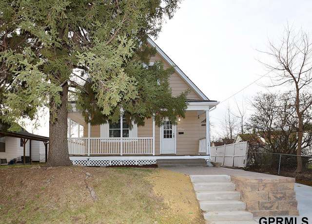 Property at 3017 Oak St, Omaha, NE 68105, 4 beds, 2 baths