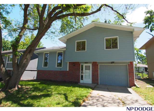Property at 5807 S 136 St, Omaha, NE 68137-2939, 3 beds, 2 baths