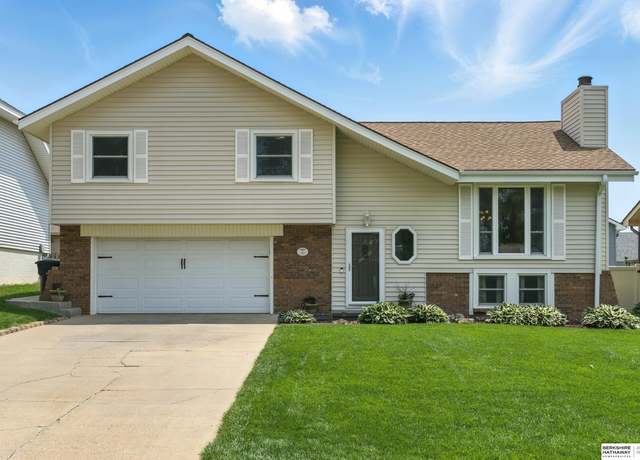 Property at 13441 Westwood Ln, Omaha, NE 68144, 3 beds, 2.5 baths