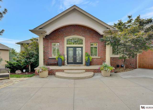 Property at 5411 S 90th St, Lincoln, NE 68526, 5 beds, 6 baths