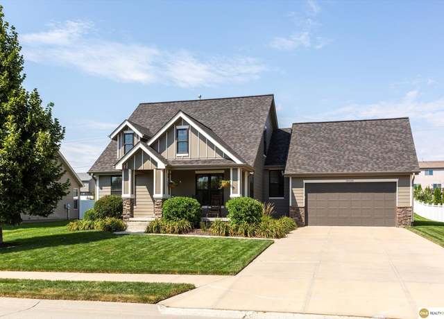 Property at 18628 Emiline St, Omaha, NE 68136, 3 beds, 2.5 baths