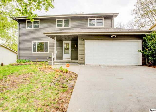 Property at 5018 Parkview Dr, Omaha, NE 68134, 4 beds, 2.5 baths