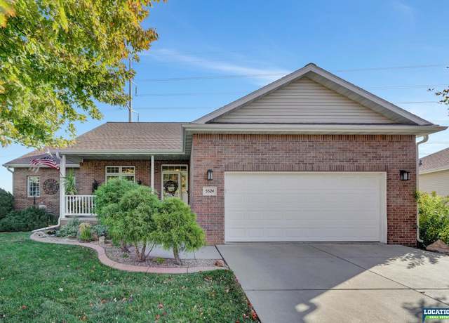 Property at 5524 Barrington Park Dr, Lincoln, NE 68516, 3 beds, 3 baths