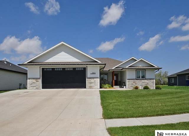 Property at 2104 Eastgate Dr, Crete, NE 68333, 5 beds, 3 baths