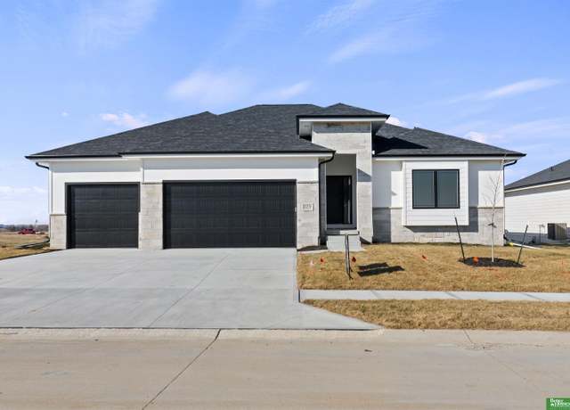 Property at 12376 Windsor Dr, Papillion, NE 68046, 5 beds, 3 baths