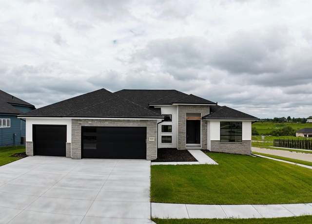 Property at 5620 N 212th St, Elkhorn, NE 68022, 5 beds, 3 baths