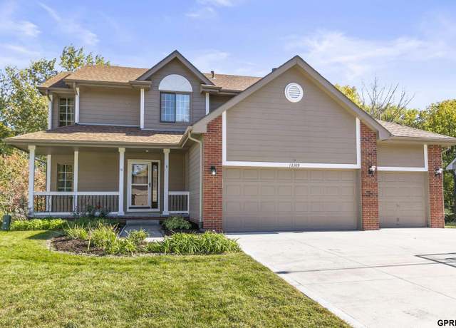 Property at 13309 S 20th St, Bellevue, NE 68123, 4 beds, 3.5 baths