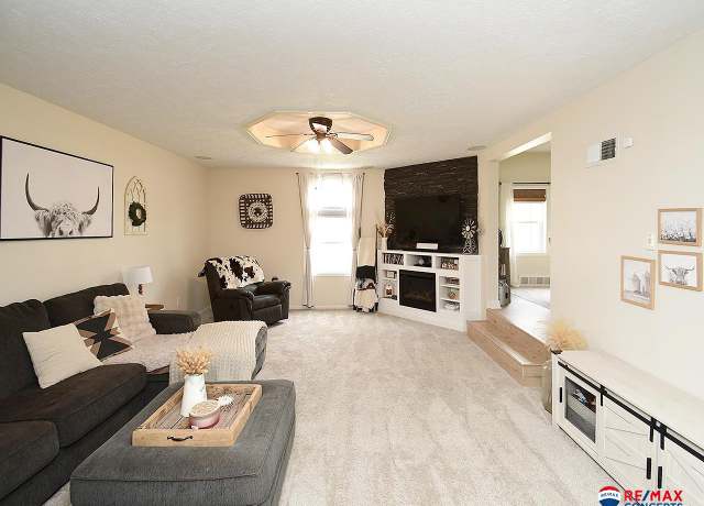 Property at 649 W 2nd St, Wahoo, NE 68066, 3 beds, 2 baths