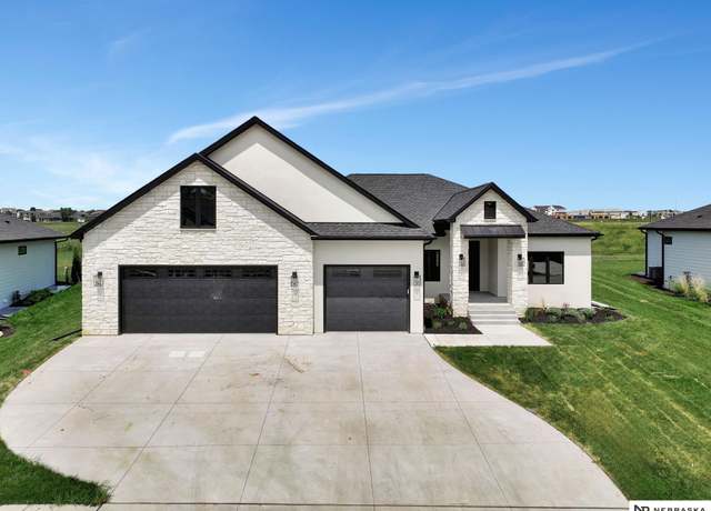 Property at 3600 Tree Line Dr, Lincoln, NE 68516, 6 beds, 4.5 baths