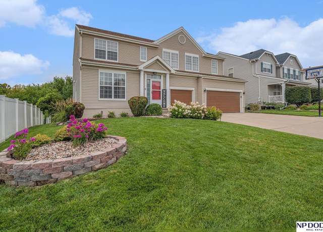 Property at 5714 S 161 St, Omaha, NE 68135, 6 beds, 4 baths