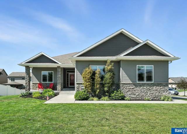 Property at 9901 Sweet Water Rd, Lincoln, NE 68527, 4 beds, 3 baths