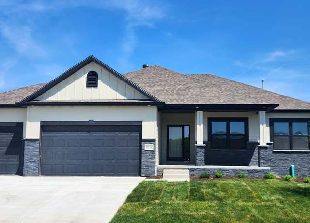 Property at 10313 S 97 St, Papillion, NE 68046, 4 beds, 3 baths
