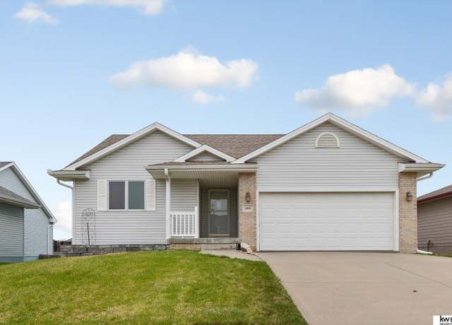 Property at 8019 S 167 St, Omaha, NE 68136, 3 beds, 2.5 baths