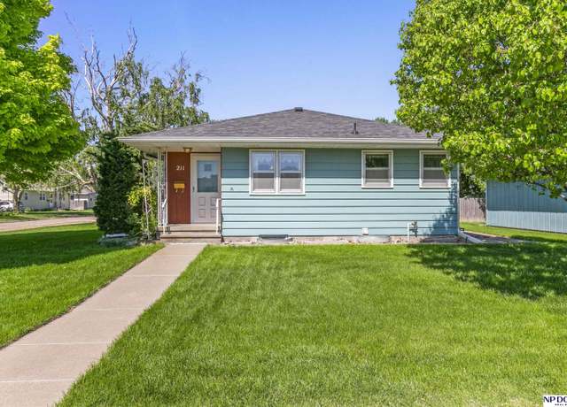 Property at 211 N Birchwood Dr, Fremont, NE 68025, 3 beds, 1 bath