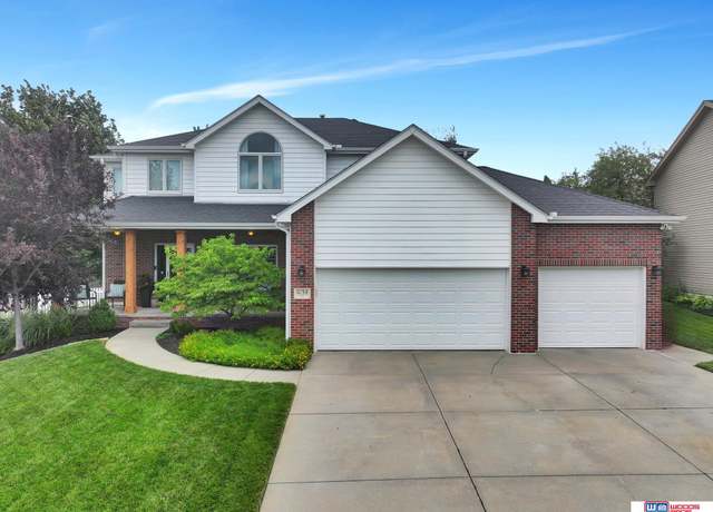 Property at 6138 S 93rd St, Lincoln, NE 68526, 4 beds, 3 baths