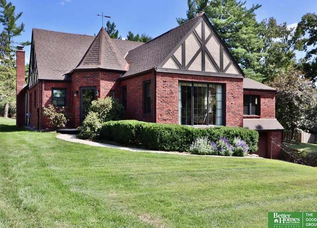 Property at 1321 S 80 St, Omaha, NE 68124, 4 beds, 3 baths