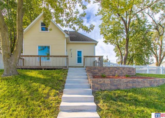 Property at 1219 Garber Ave, Lincoln, NE 68521, 3 beds, 2 baths