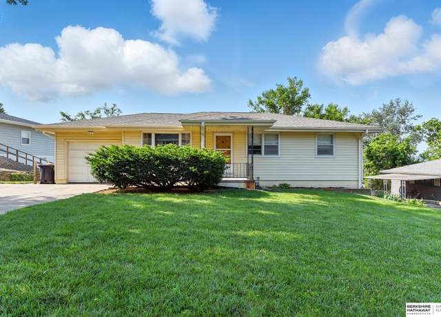 Property at 8521 Pinkney St, Omaha, NE 68134, 3 beds, 3 baths