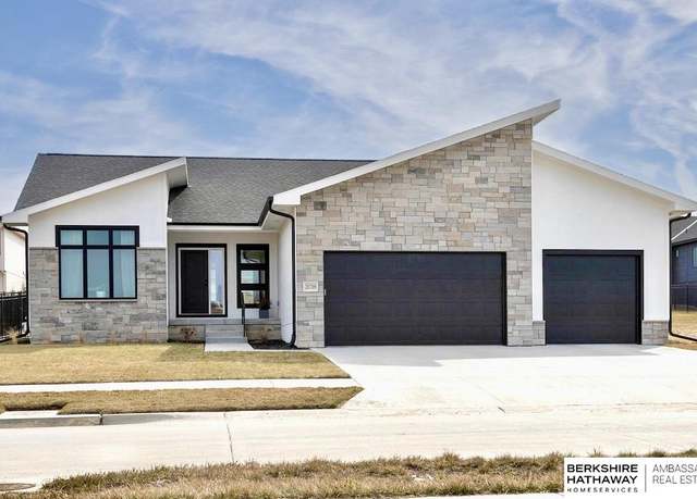 Property at 20709 Woodridge Dr, Gretna, NE 68028, 5 beds, 3 baths