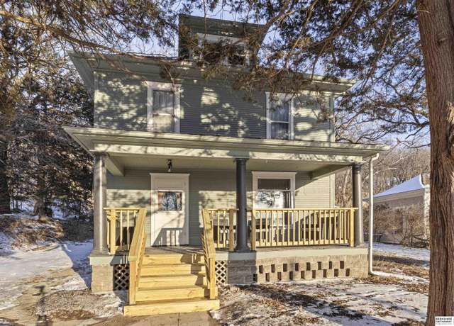 Property at 917 High St, Council Bluffs, IA 51503, 3 beds, 1.5 baths