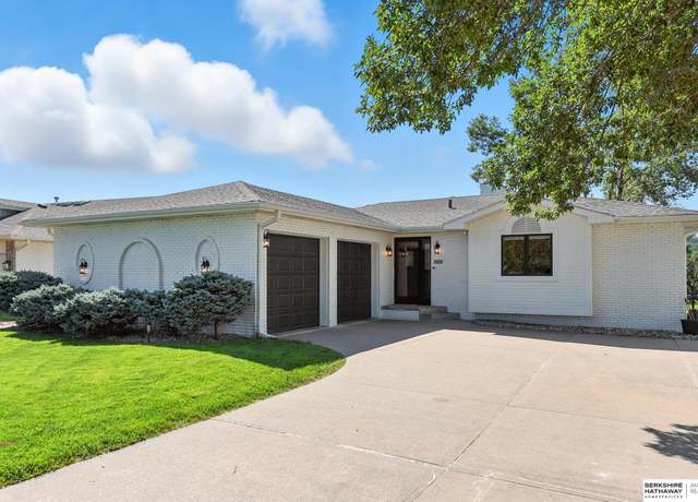 Property at 325 Lakehurst Dr, Waterloo, NE 68069, 4 beds, 3 baths