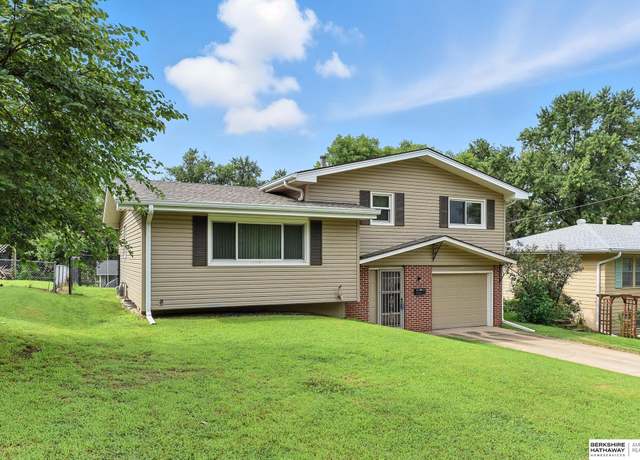 Property at 9641 Grand Ave, Omaha, NE 68134, 3 beds, 1 bath