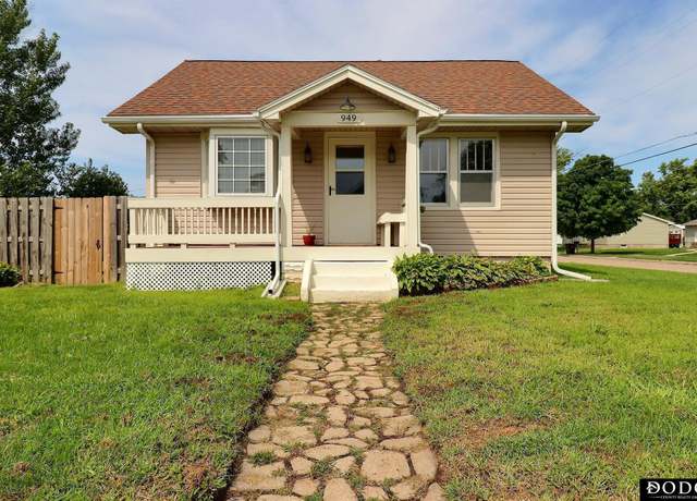 Property at 949 N Hancock St, Fremont, NE 68025, 3 beds, 2 baths
