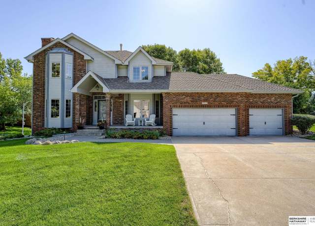 Property at 1717 N 129th Avenue Circle, Omaha, NE 68154, 4 beds, 4.5 baths