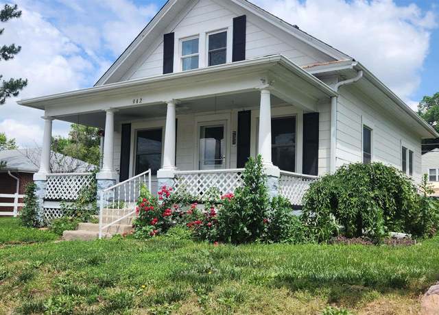 Property at 942 Manatt St, Lincoln, NE 68521, 3 beds, 1 bath