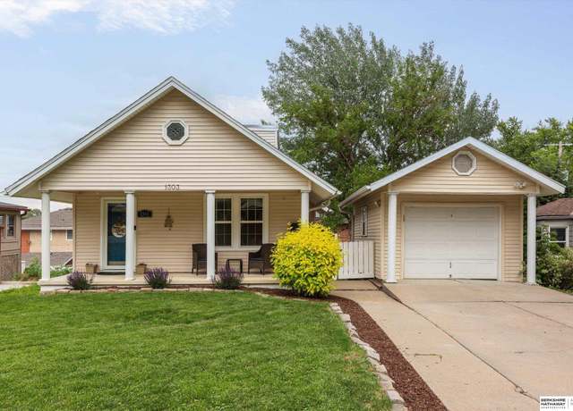 Property at 1303 N 50th Ave, Omaha, NE 68132, 2 beds, 2 baths