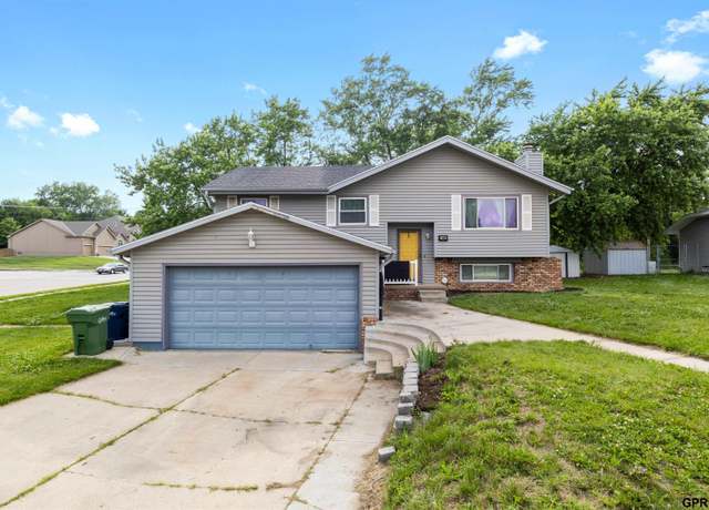 Property at 13008 S 24th Cir, Bellevue, NE 68123, 3 beds, 1.5 baths